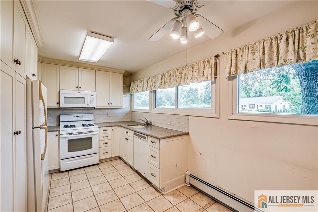 48 Kendall Road Kendall Park, NJ 08824 - Photo 2 of 25 Gallery Image 2