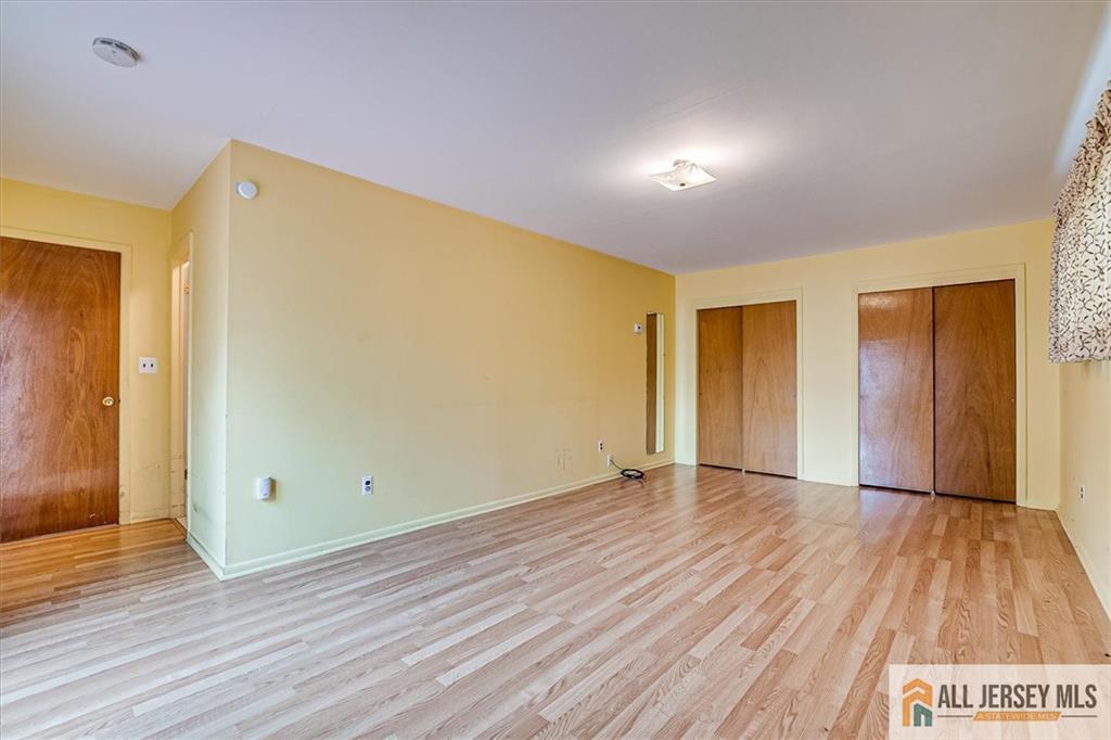 48 Kendall Road Kendall Park, NJ 08824 - Photo 10 of 25 Gallery Image 10