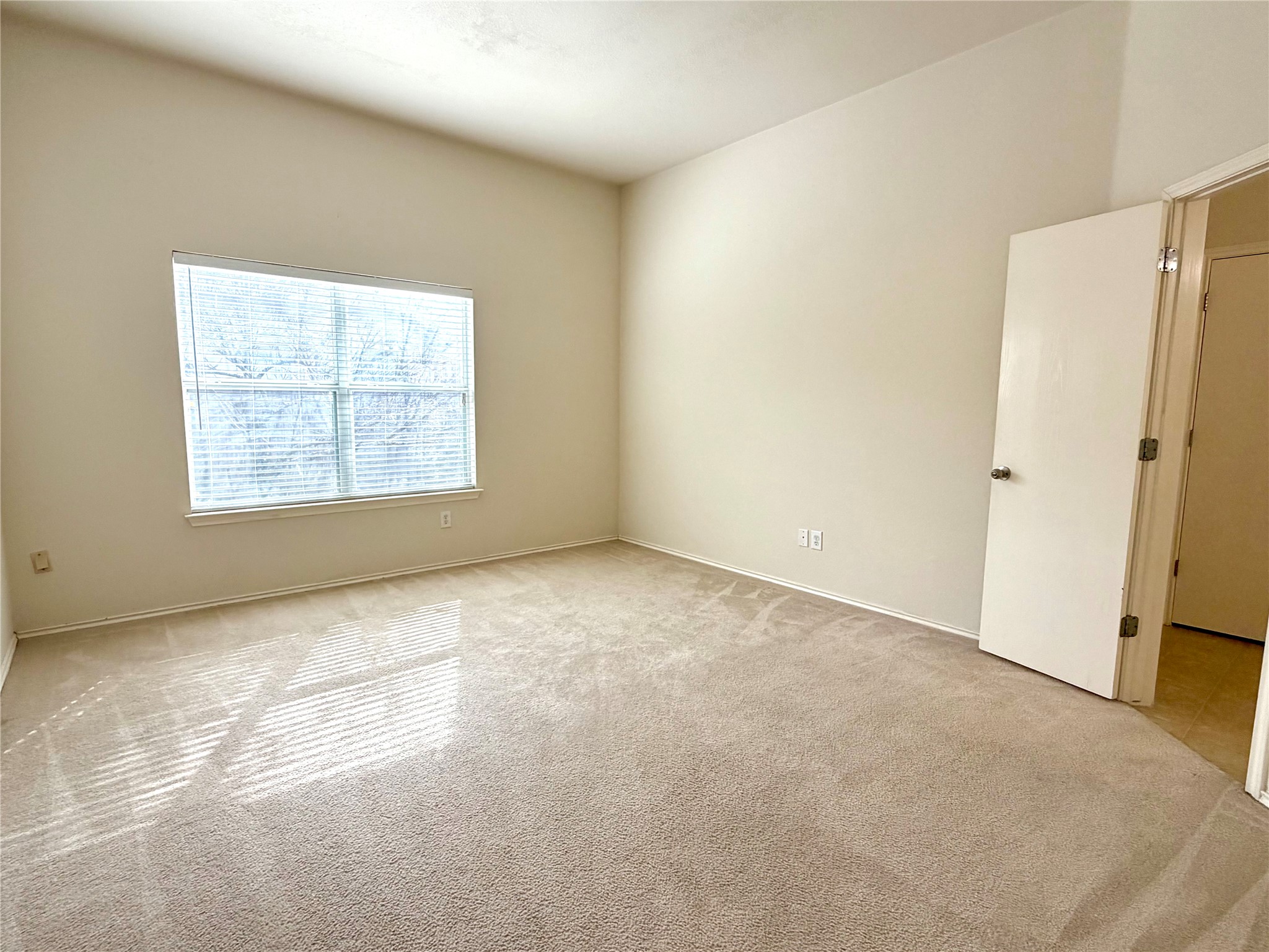 1817 Rachel Lane Round Rock, TX 78664 - Photo 8 of 25 an empty room with windows