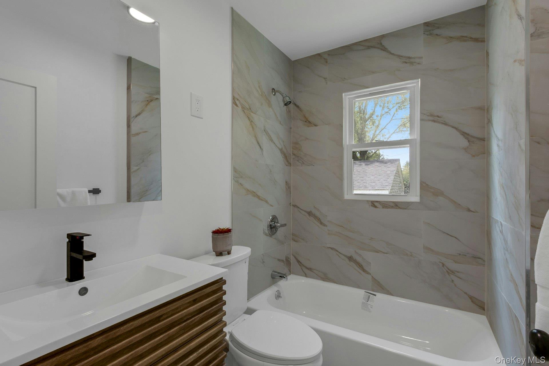 28 Quaspeak Road Congers, NY 10920 - Photo 21 of 44 1st Floor Full Bath