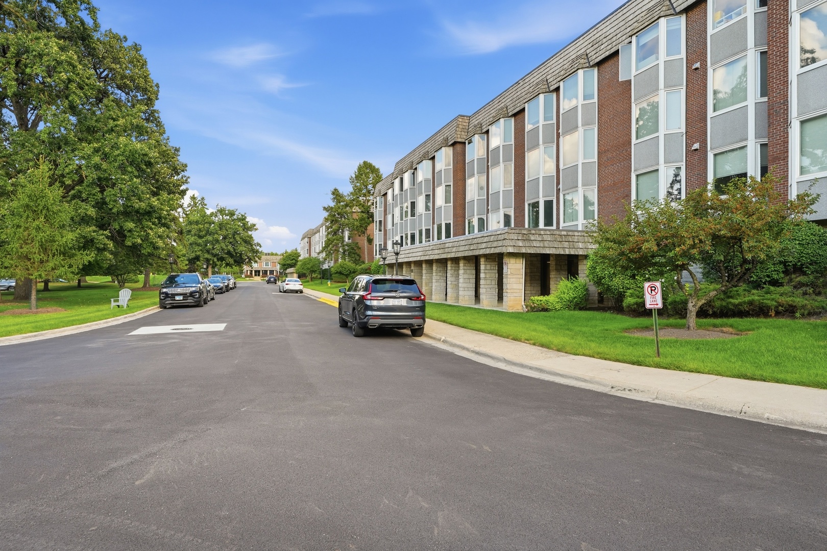 2500 Windsor Mall, Unit 2D Park Ridge, IL 60068 - Photo 3 of 28 Gallery Image 3