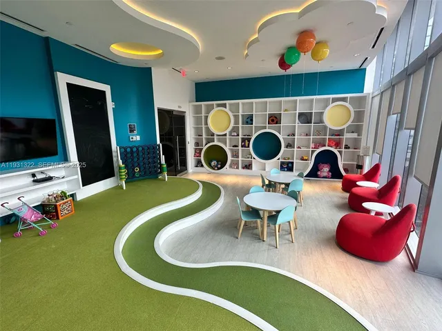 $1,650,000 | 851 Northeast 1st Avenue, Unit 2212, Miami, FL 33132