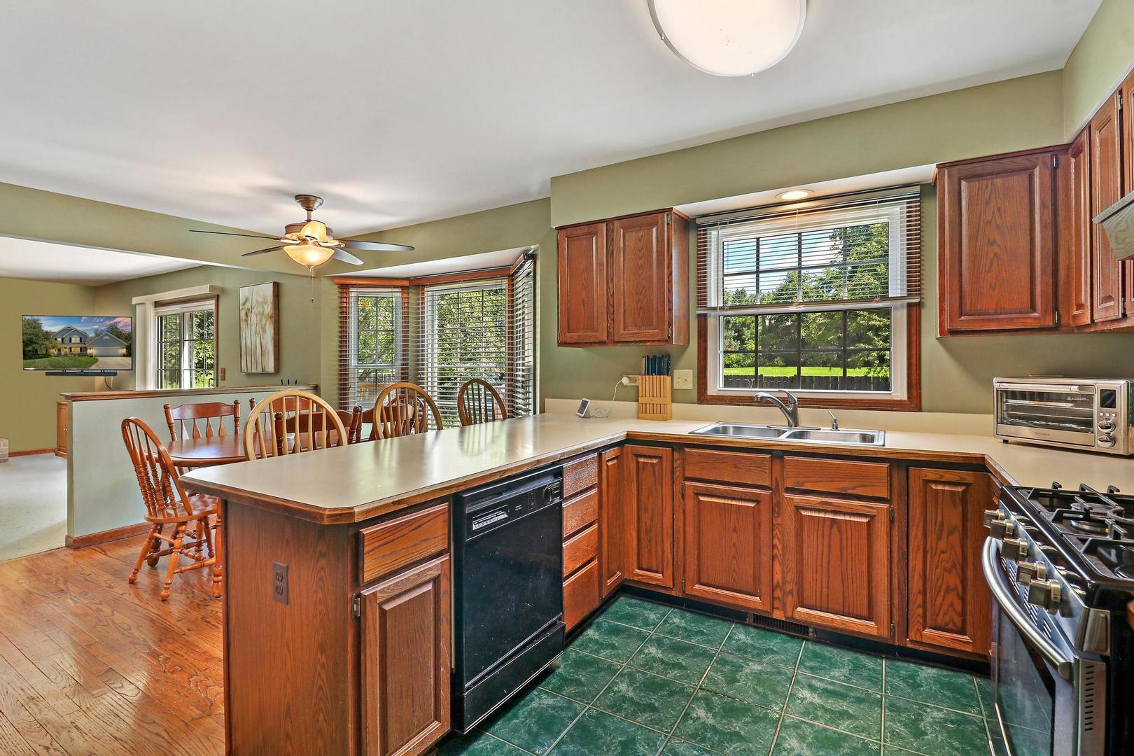 1321 Prairie Drive Algonquin, IL 60102 - Photo 11 of 27