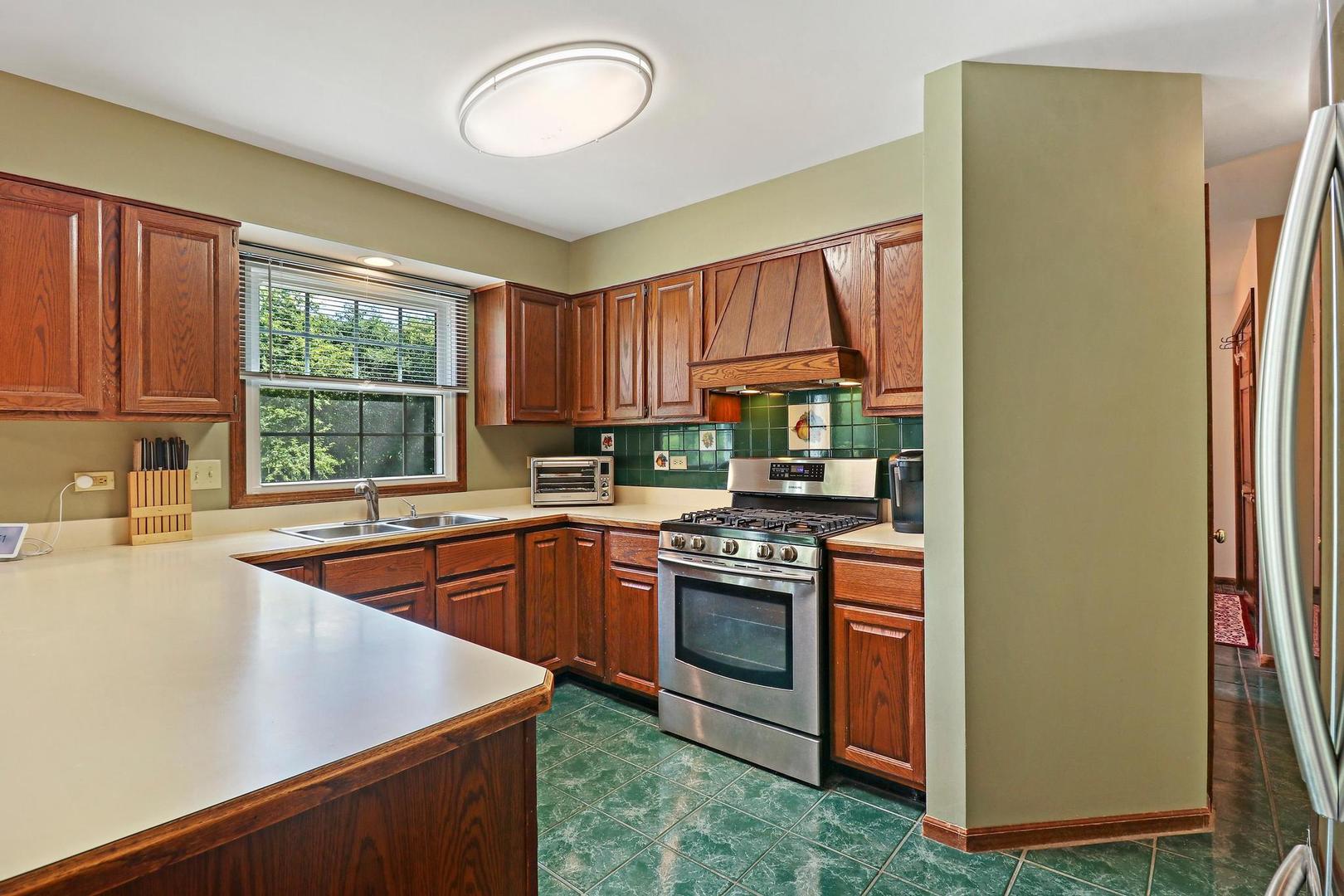 1321 Prairie Drive Algonquin, IL 60102 - Photo 10 of 27