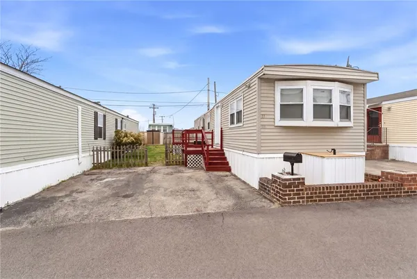 $129,000 | 11 East Drive, East Providence, RI 02916