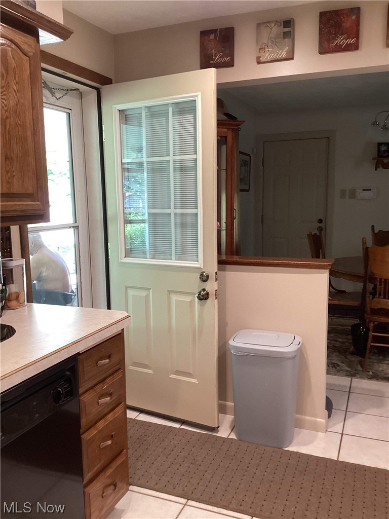3241 Austinburg Road Ashtabula, OH 44004 - Photo 14 of 34 Door from Kitchen leading to covered porch/patio