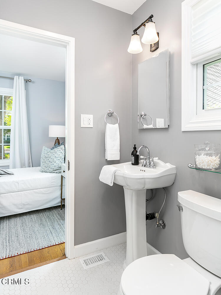 3333 Yorkshire Road Pasadena, CA 91107 - Photo 15 of 34 a bathroom with a sink a toilet and a mirror