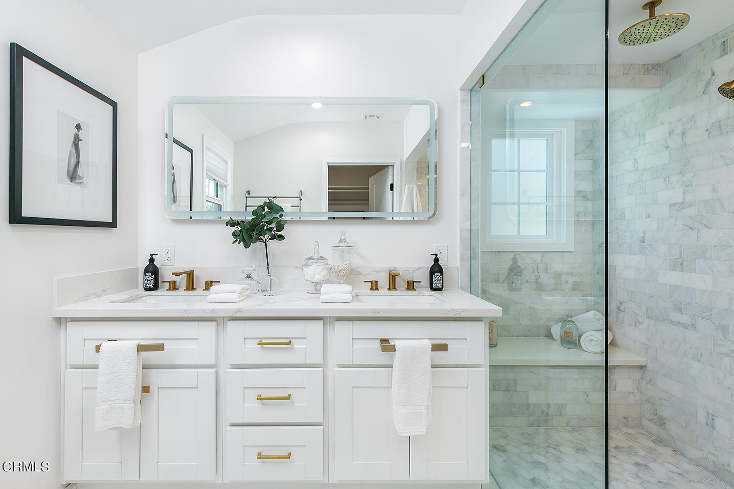 3333 Yorkshire Road Pasadena, CA 91107 - Photo 18 of 34 a bathroom with a sink vanity and mirror