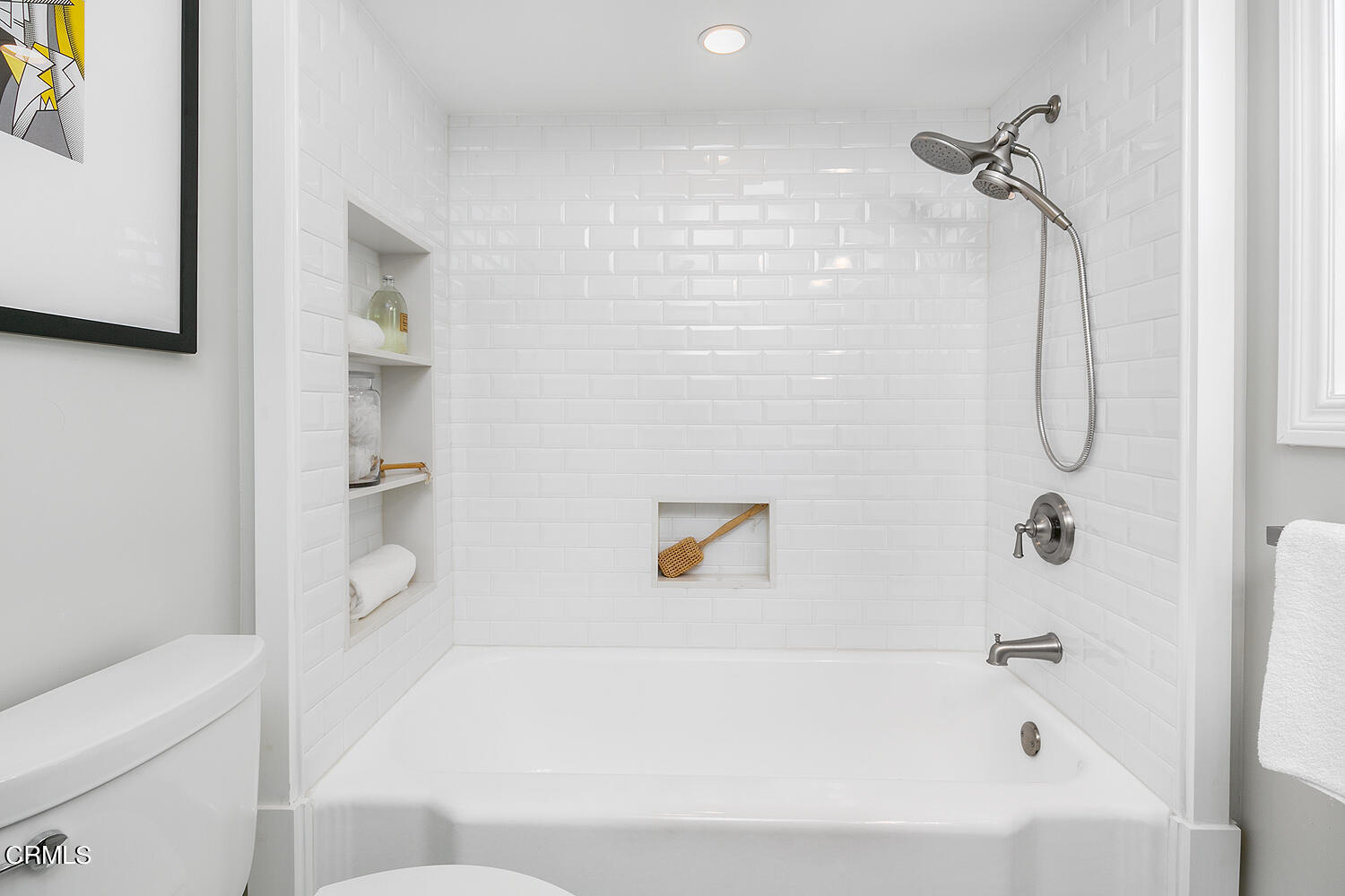 3333 Yorkshire Road Pasadena, CA 91107 - Photo 23 of 34 a bathroom with a bath tub with a shower