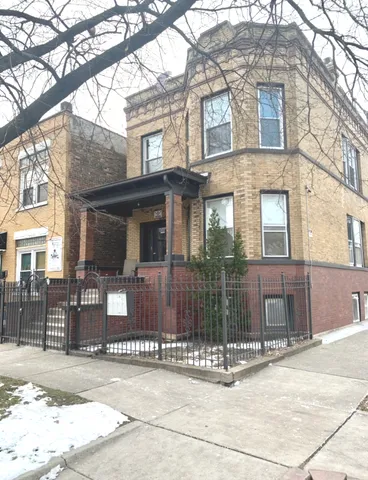 $1,500 | 3707 West Augusta Boulevard, Unit 1R, Chicago, IL 60651