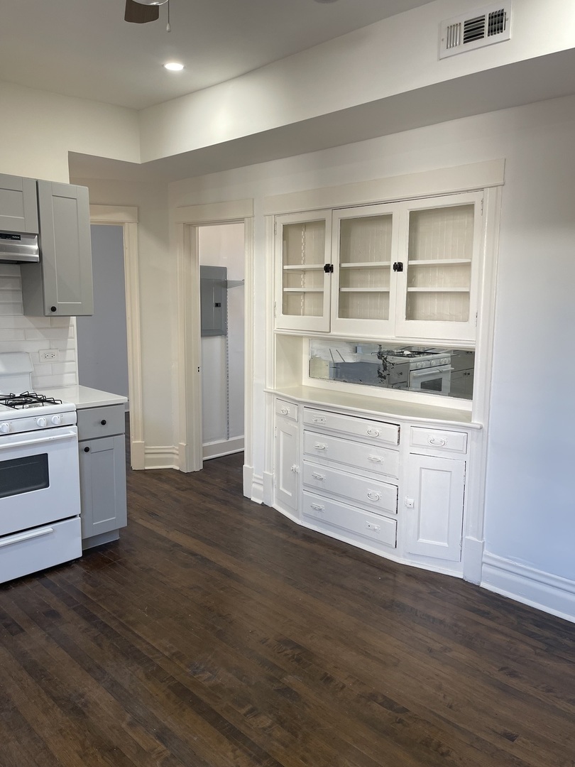 3707 West Augusta Boulevard, Unit 1R Chicago, IL 60651 - Photo 3 of 15