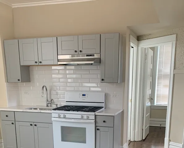 $1,500 | 3707 West Augusta Boulevard, Unit 1R, Chicago, IL 60651