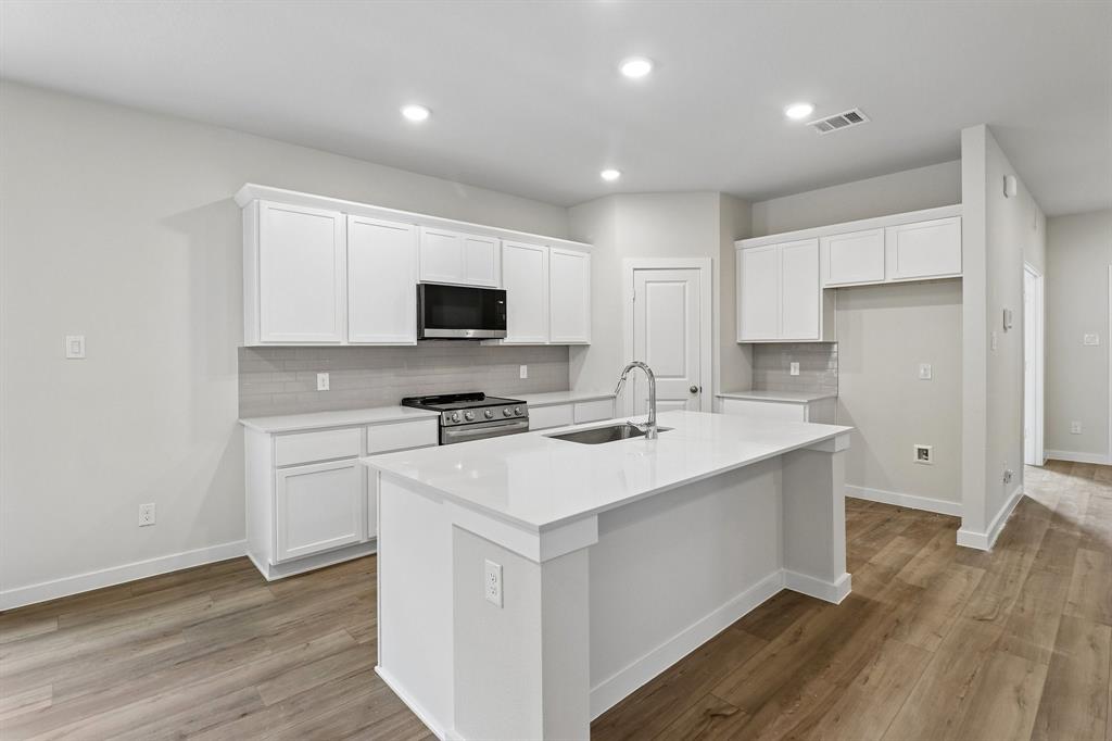 359 Declan Street Springtown, TX 76082 - Photo 11 of 38