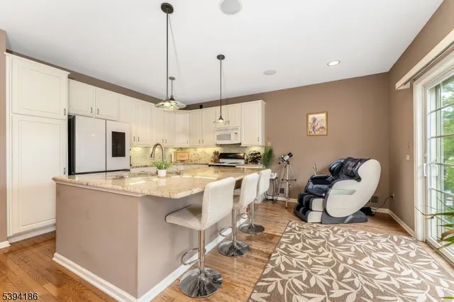 $565,000 | 18 La Costa Drive, Annandale, NJ 08801