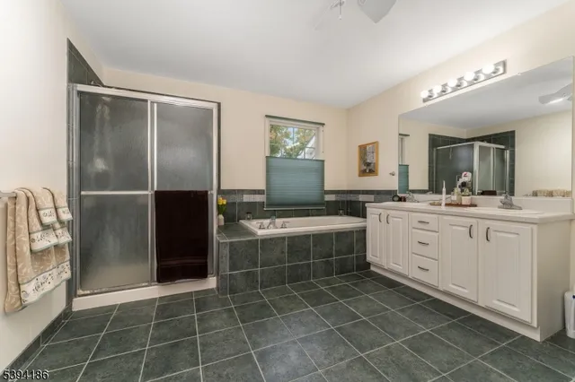 $565,000 | 18 La Costa Drive, Annandale, NJ 08801