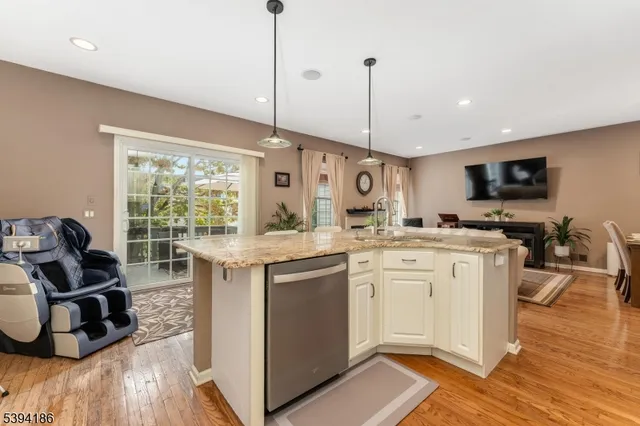 $565,000 | 18 La Costa Drive, Annandale, NJ 08801