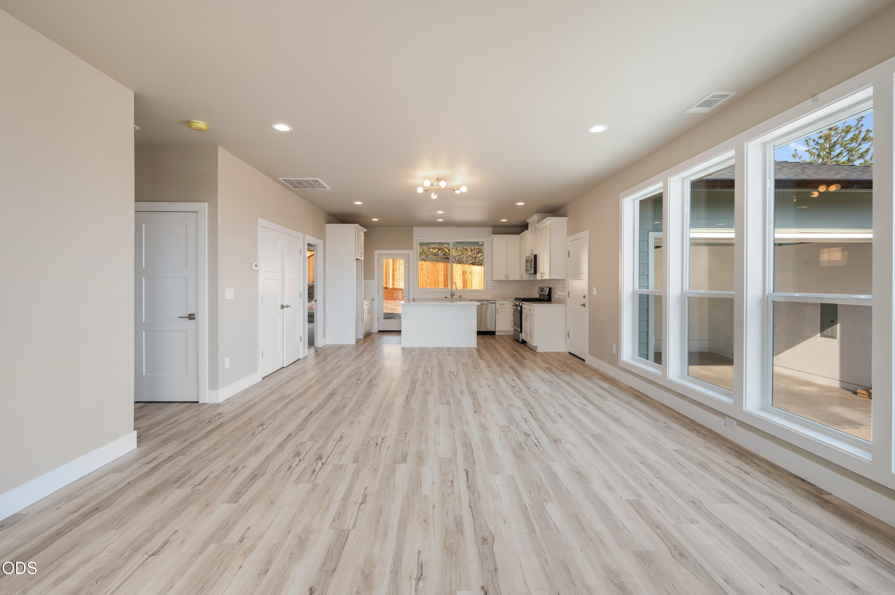 1178 West Ridge Drive, Unit 112 Klamath Falls, OR 97601 - Photo 6 of 15