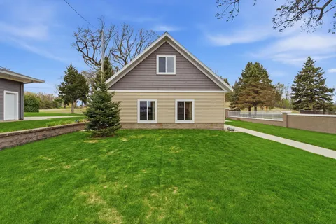 $860,000 | 223 Lake Avenue South, Spicer, MN 56288