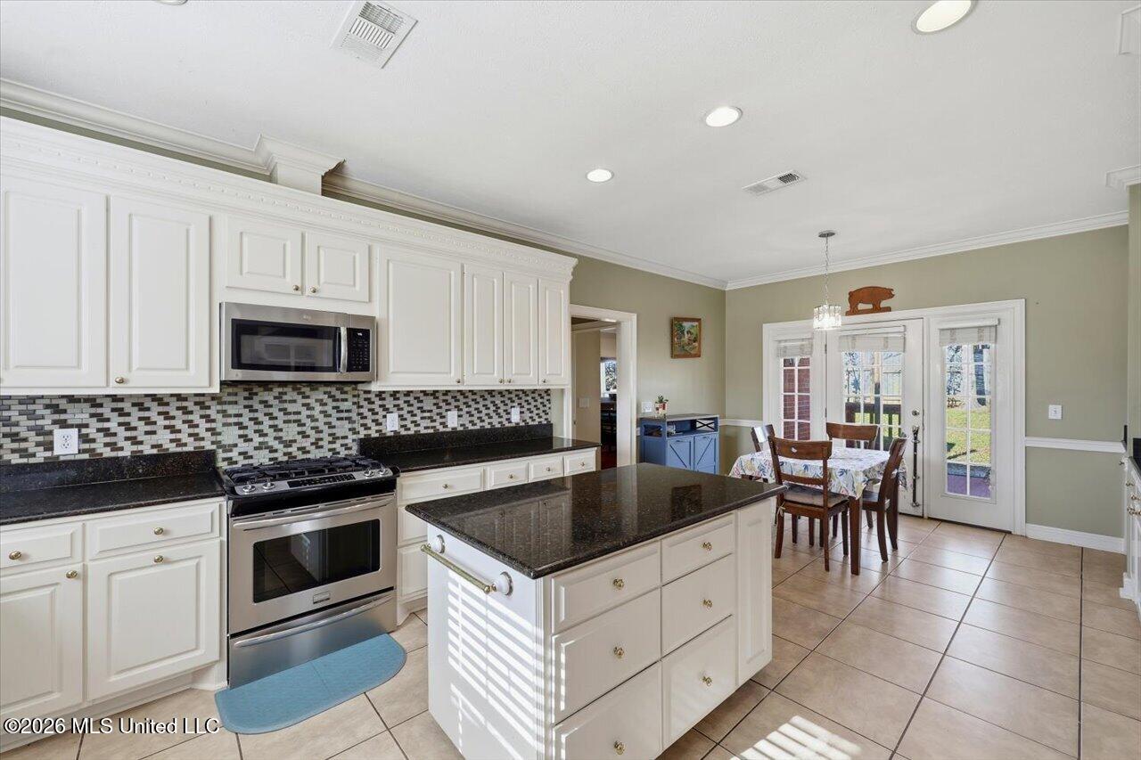 104 Merlot Cove Clinton, MS 39056 - Photo 11 of 40 13-104 Merlot Cove _ Home Tours MS