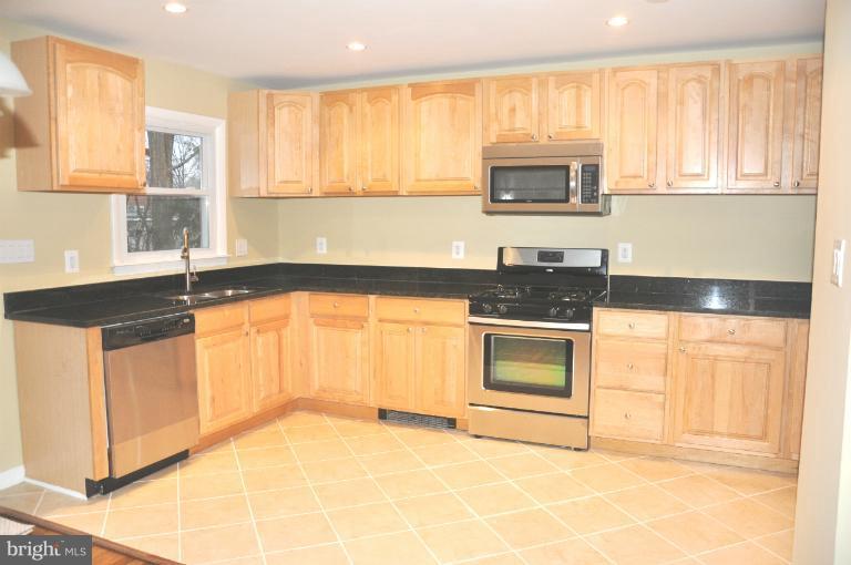 14970 Alaska Road Woodbridge, VA 22191 - Photo 13 of 30 Kitchen