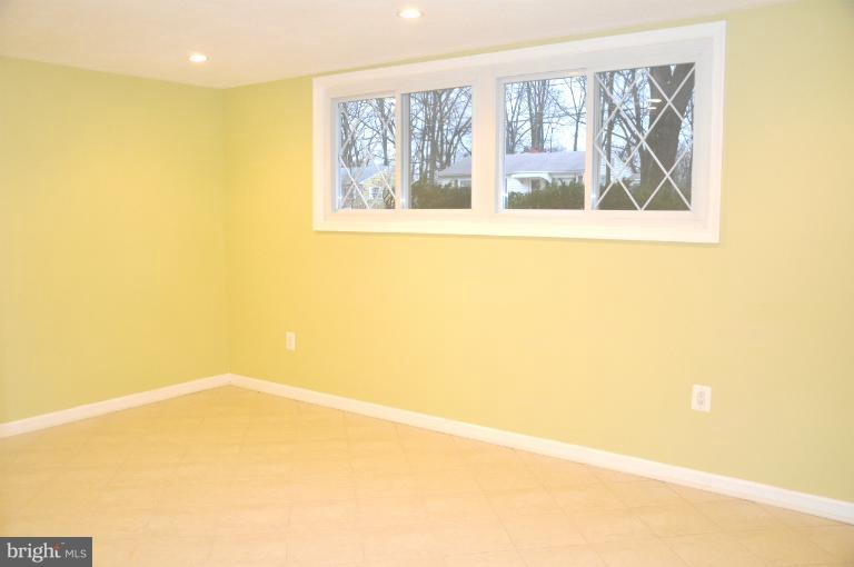 14970 Alaska Road Woodbridge, VA 22191 - Photo 17 of 30 Living Room