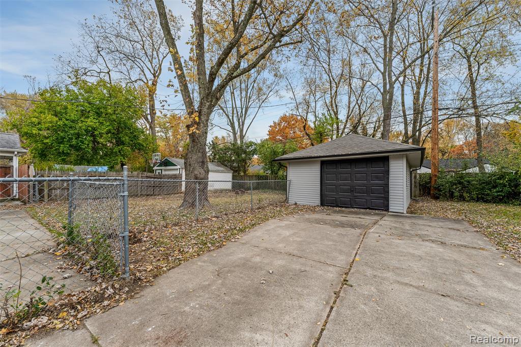 15751 West 14 Mile Road Franklin, MI 48025 - Photo 22 of 24