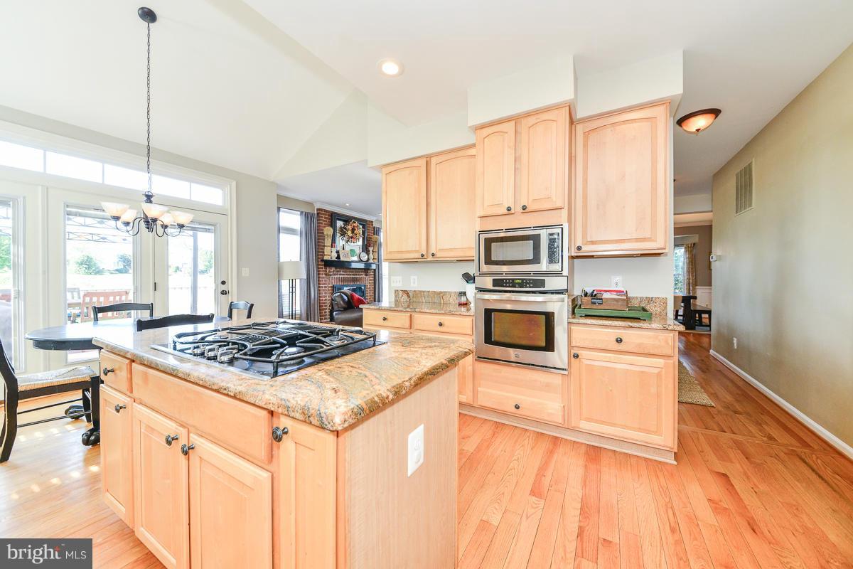 14180 Clubhouse Road Gainesville, VA 20155 - Photo 3 of 28 Kitchen