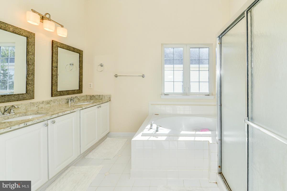 14180 Clubhouse Road Gainesville, VA 20155 - Photo 22 of 28 Bath (Master)