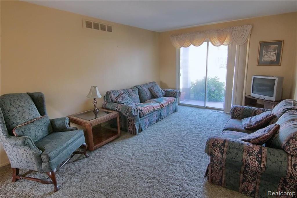 29241 Hayes Road, Unit 13 Warren, MI 48088 - Photo 5 of 22