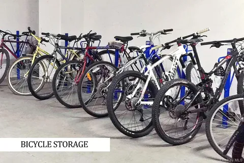 $229,000 | 3850 Hudson Manor Terrace, Unit 3EW | Riverdale