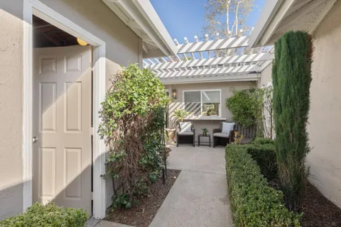 $1,048,000 | 1141 Holly Oak Circle, San Jose, CA 95120