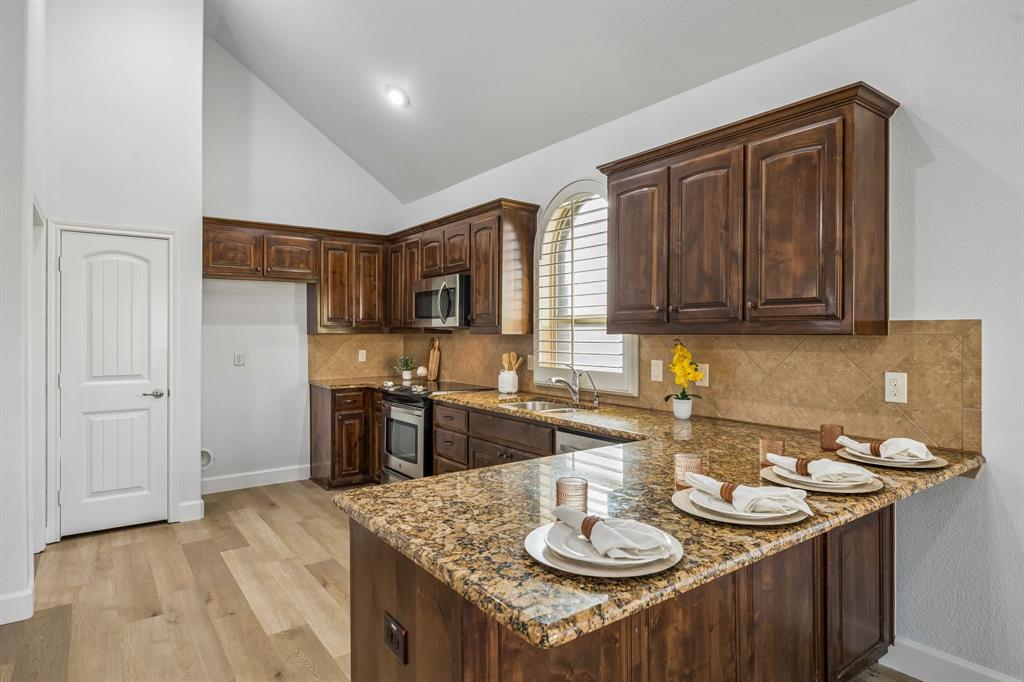 10445 Merced Lake Road Fort Worth, TX 76177 - Photo 4 of 27