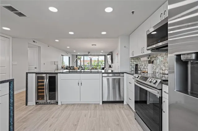 $3,900 | 19111 Vista Bay Drive, Unit 212, Indian Shores, FL 33785