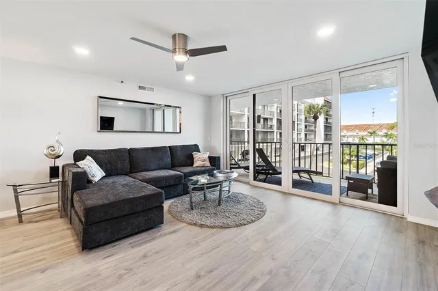 $3,900 | 19111 Vista Bay Drive, Unit 212, Indian Shores, FL 33785