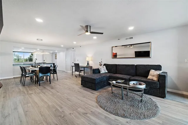 $3,900 | 19111 Vista Bay Drive, Unit 212, Indian Shores, FL 33785