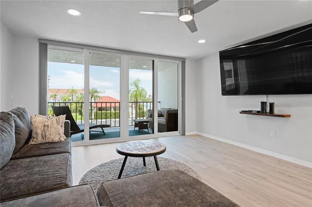 $3,900 | 19111 Vista Bay Drive, Unit 212, Indian Shores, FL 33785