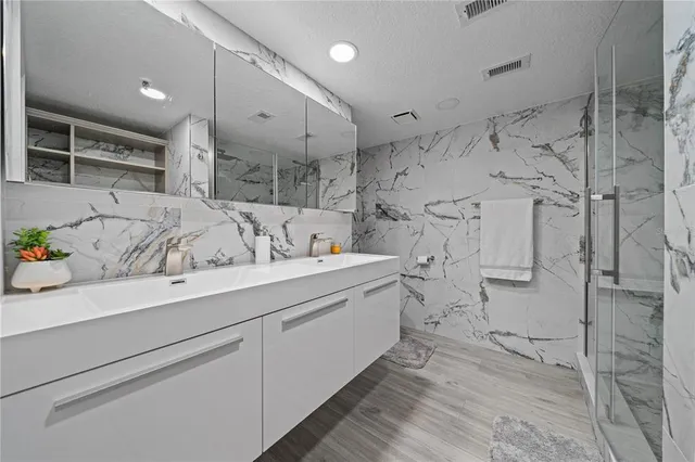 $3,900 | 19111 Vista Bay Drive, Unit 212, Indian Shores, FL 33785