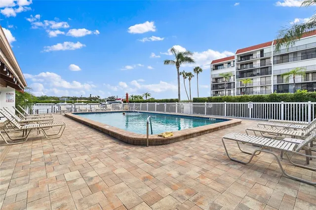 $3,900 | 19111 Vista Bay Drive, Unit 212, Indian Shores, FL 33785