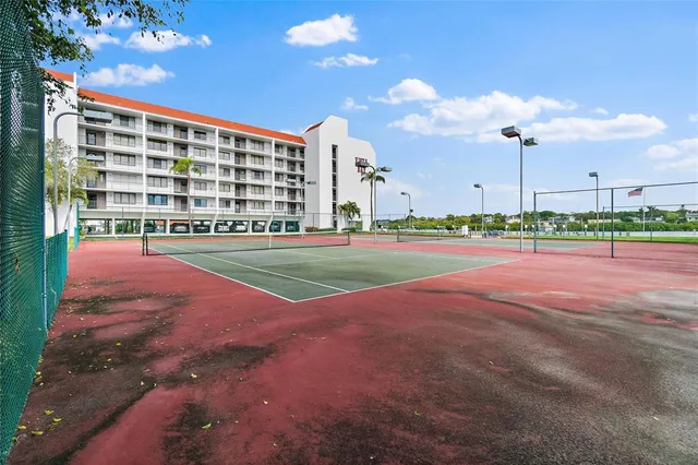 $3,900 | 19111 Vista Bay Drive, Unit 212, Indian Shores, FL 33785