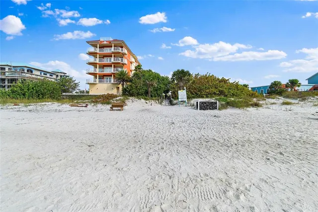 $3,900 | 19111 Vista Bay Drive, Unit 212, Indian Shores, FL 33785