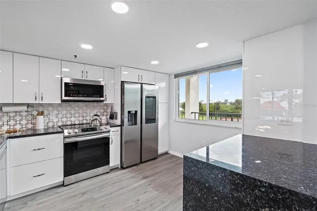 $3,900 | 19111 Vista Bay Drive, Unit 212, Indian Shores, FL 33785