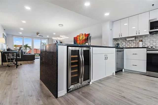 $3,900 | 19111 Vista Bay Drive, Unit 212, Indian Shores, FL 33785