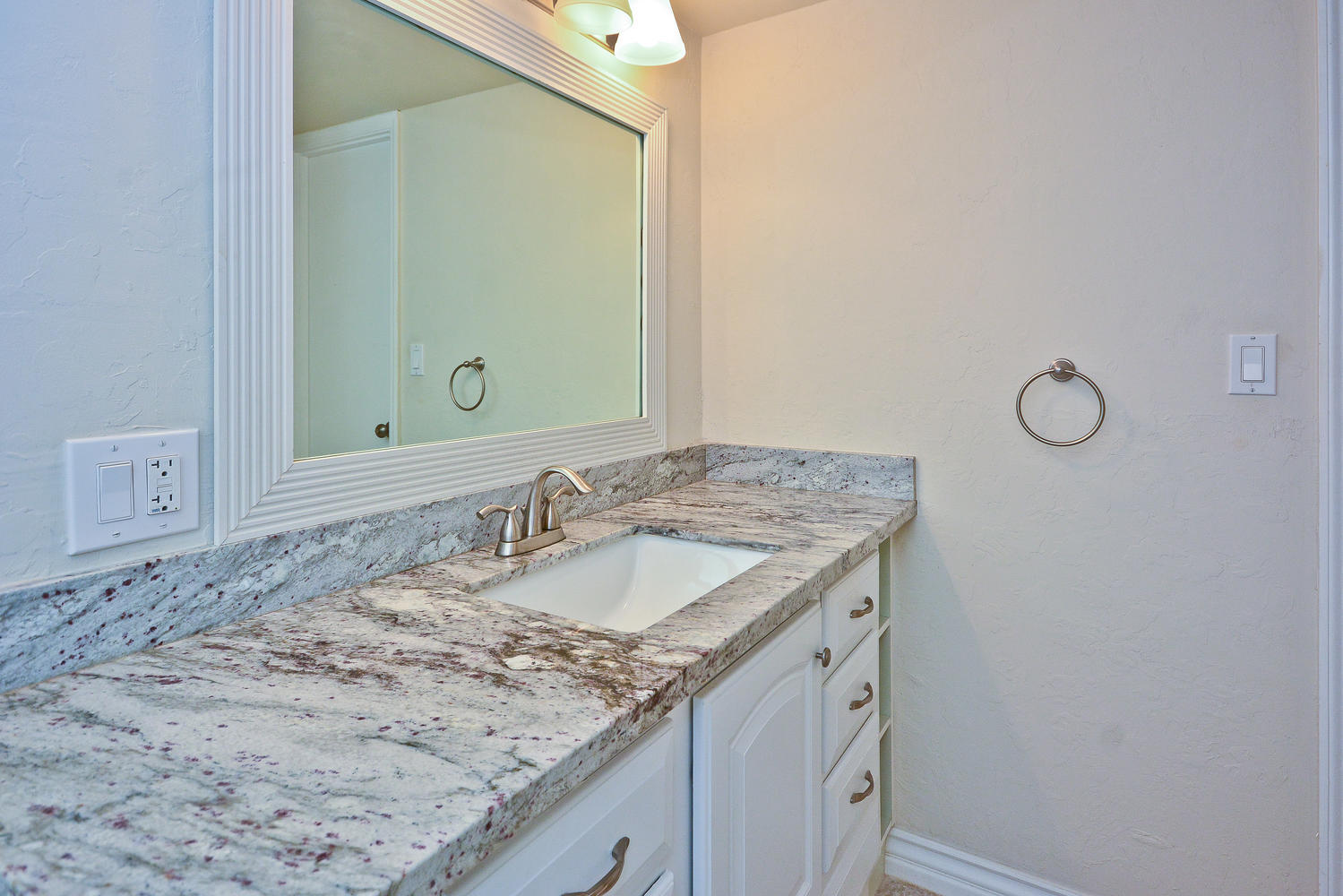 951 De Soto Road, Unit 125 Boca Raton, FL 33432 - Photo 12 of 31 Master bathroom