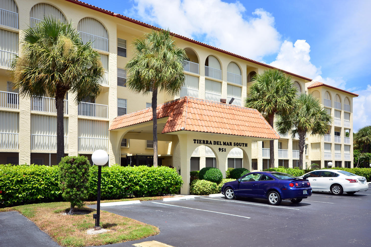 951 De Soto Road, Unit 125 Boca Raton, FL 33432 - Photo 3 of 31 Front of bldg