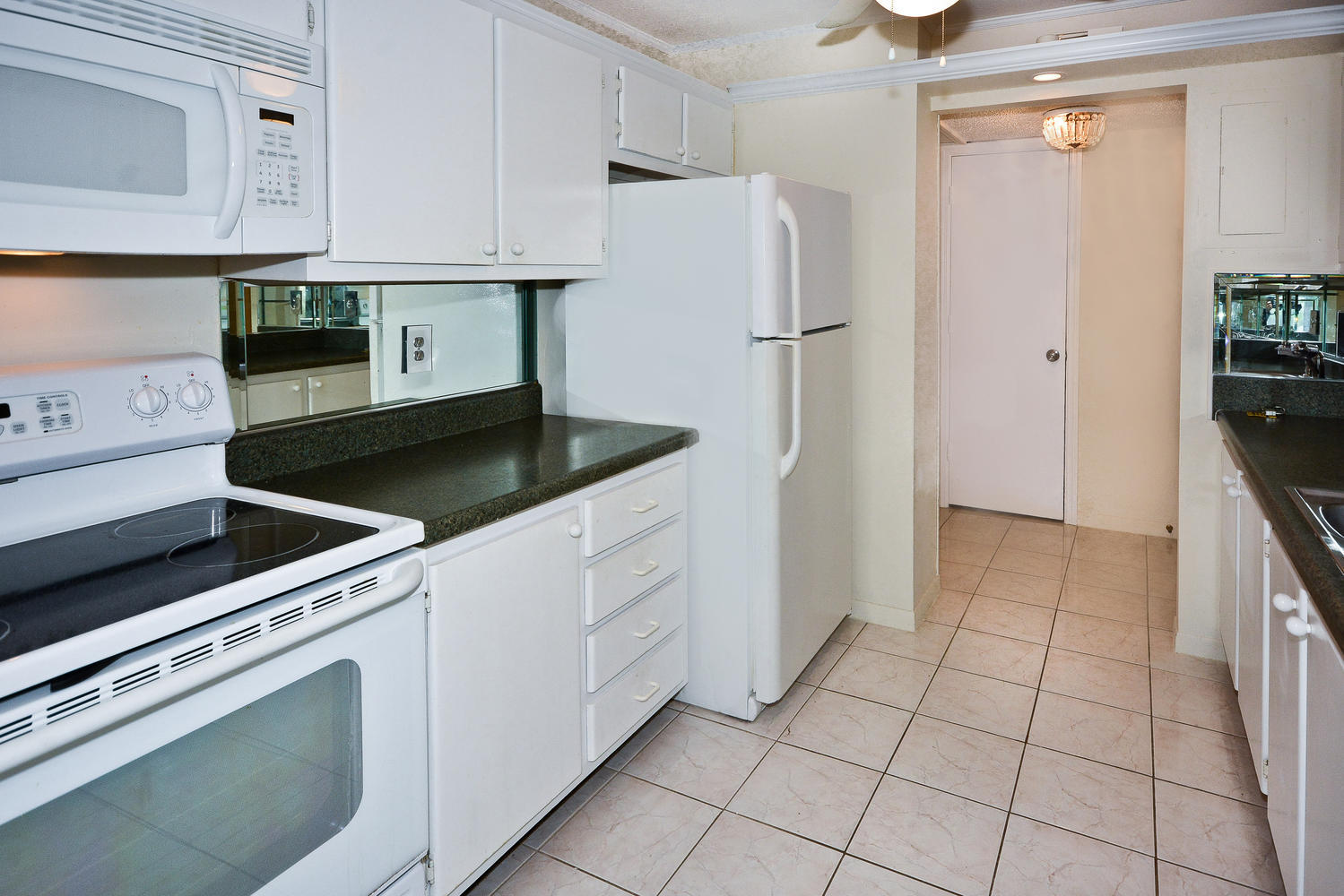 951 De Soto Road, Unit 125 Boca Raton, FL 33432 - Photo 5 of 31 Kitchen