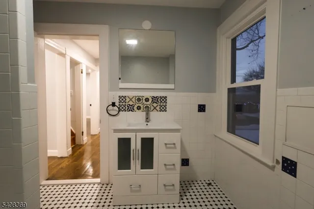 $3,500 | 655 East Passaic Avenue, Unit 2, Bloomfield, NJ 07003