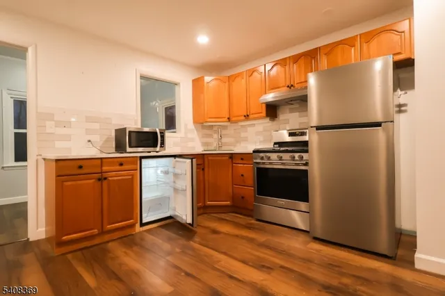 $3,500 | 655 East Passaic Avenue, Unit 2, Bloomfield, NJ 07003