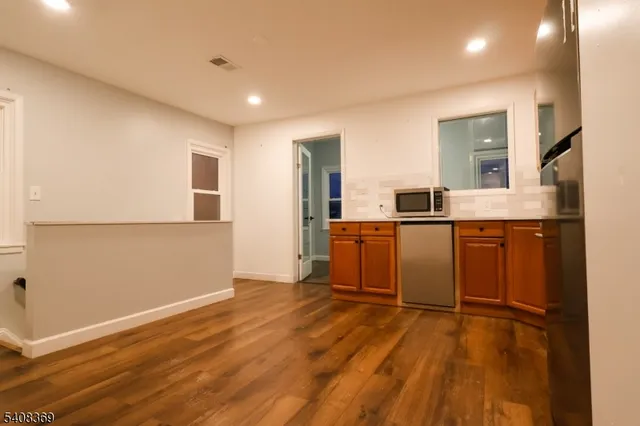 $3,500 | 655 East Passaic Avenue, Unit 2, Bloomfield, NJ 07003