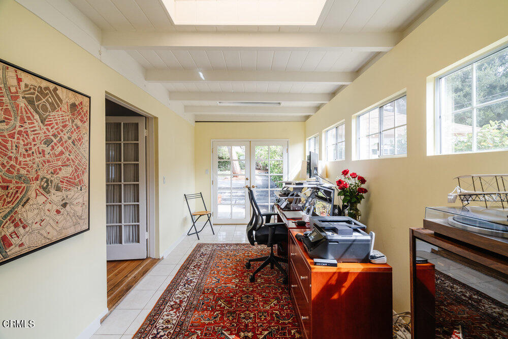 1795 Sonoma Drive Altadena, CA 91001 - Photo 22 of 29 a living room with furniture and a potted plant