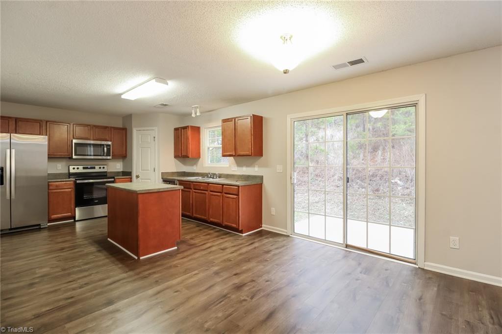 7 Vodington Circle Greensboro, NC 27405 - Photo 4 of 15